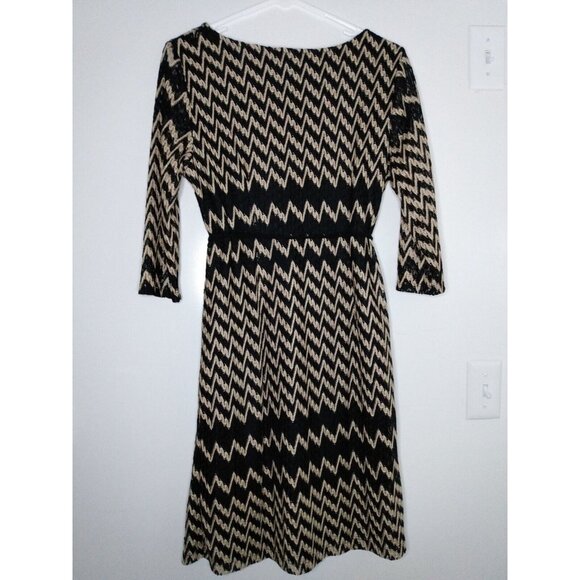 Sandra Darren Sz 8 Sweater Dress Sheath Black Gold Zigzag 3/4 Sleeve Knee Length - Picture 2 of 6